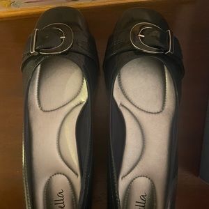 NWT Navy patent leather flats